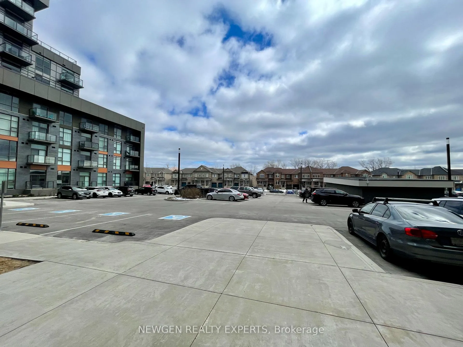 Photo 4 of Unit 220, 460 Dundas Street E, Hamilton, Waterdown — HOMEH