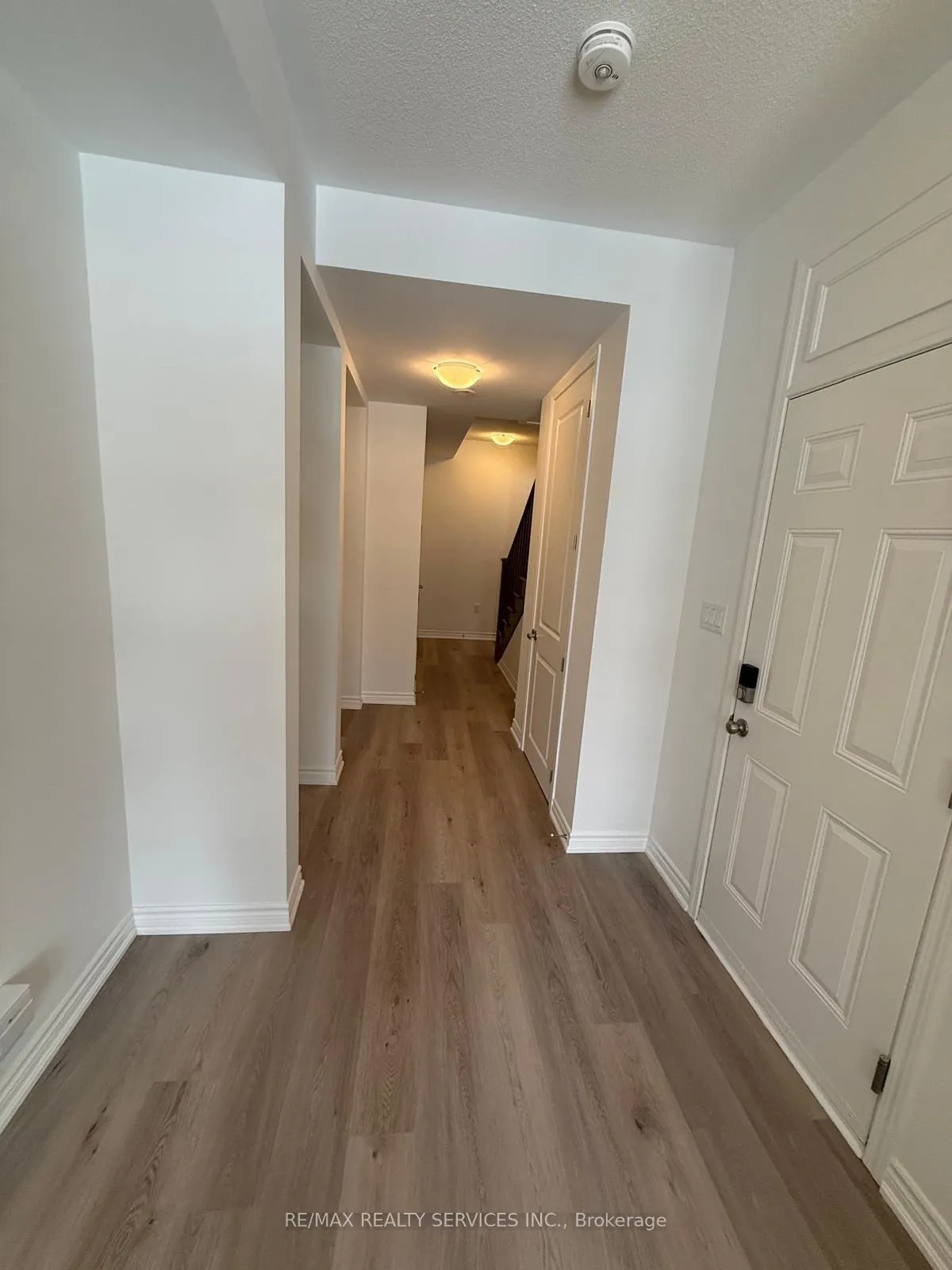 Photo 2 of 75 Vinewood Crescent, Barrie, Rural Barrie Southeast — HOMEH