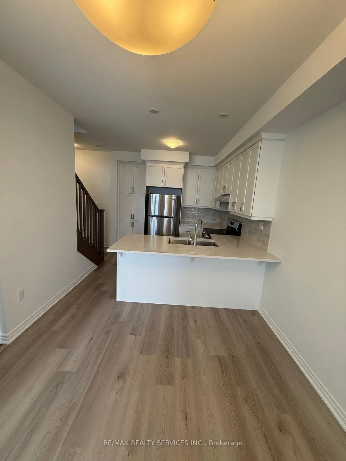 Photo 4 of 75 Vinewood Crescent, Barrie, Rural Barrie Southeast — HOMEH