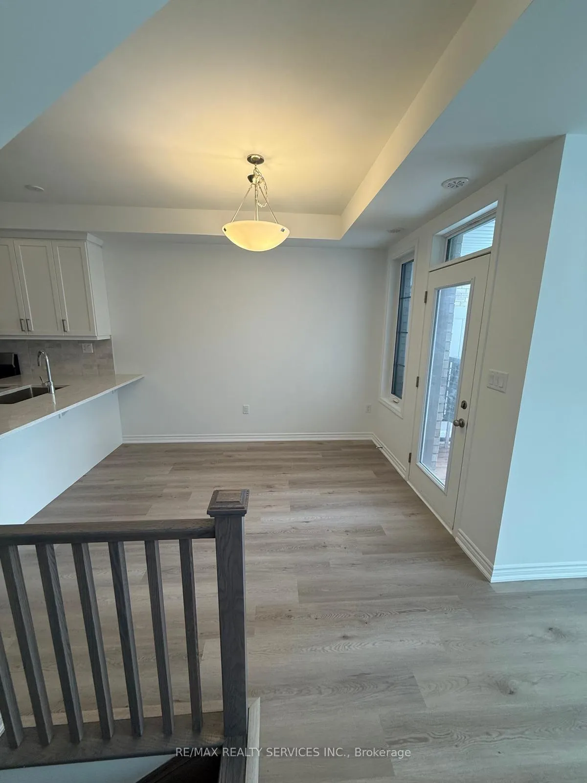 Photo 6 of 75 Vinewood Crescent, Barrie, Rural Barrie Southeast — HOMEH