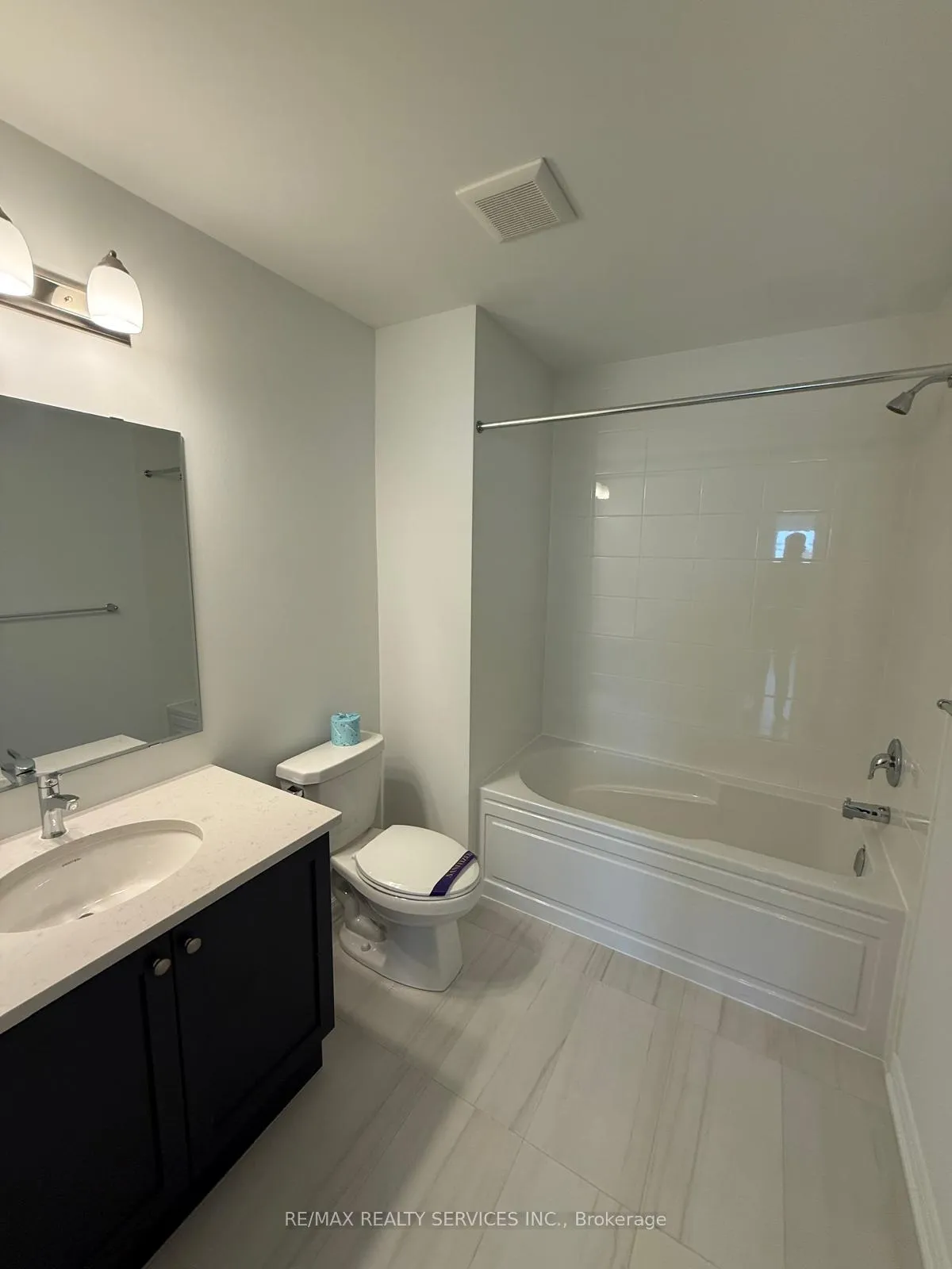 Photo 12 of 75 Vinewood Crescent, Barrie, Rural Barrie Southeast — HOMEH