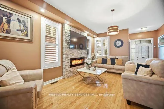 Photo 7 of 104 Begonia Crescent, Brampton, Northwest Sandalwood Parkway — HOMEH