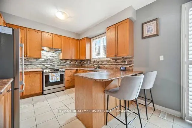 Photo 11 of 104 Begonia Crescent, Brampton, Northwest Sandalwood Parkway — HOMEH