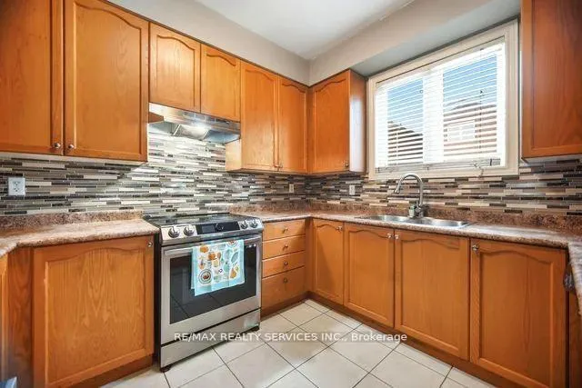 Photo 12 of 104 Begonia Crescent, Brampton, Northwest Sandalwood Parkway — HOMEH