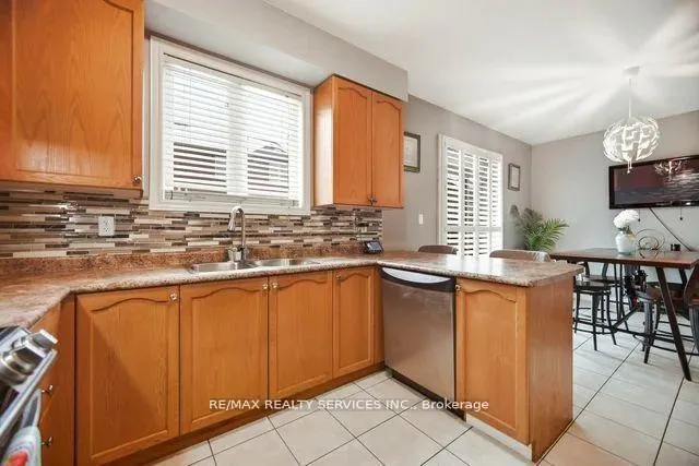 Photo 13 of 104 Begonia Crescent, Brampton, Northwest Sandalwood Parkway — HOMEH