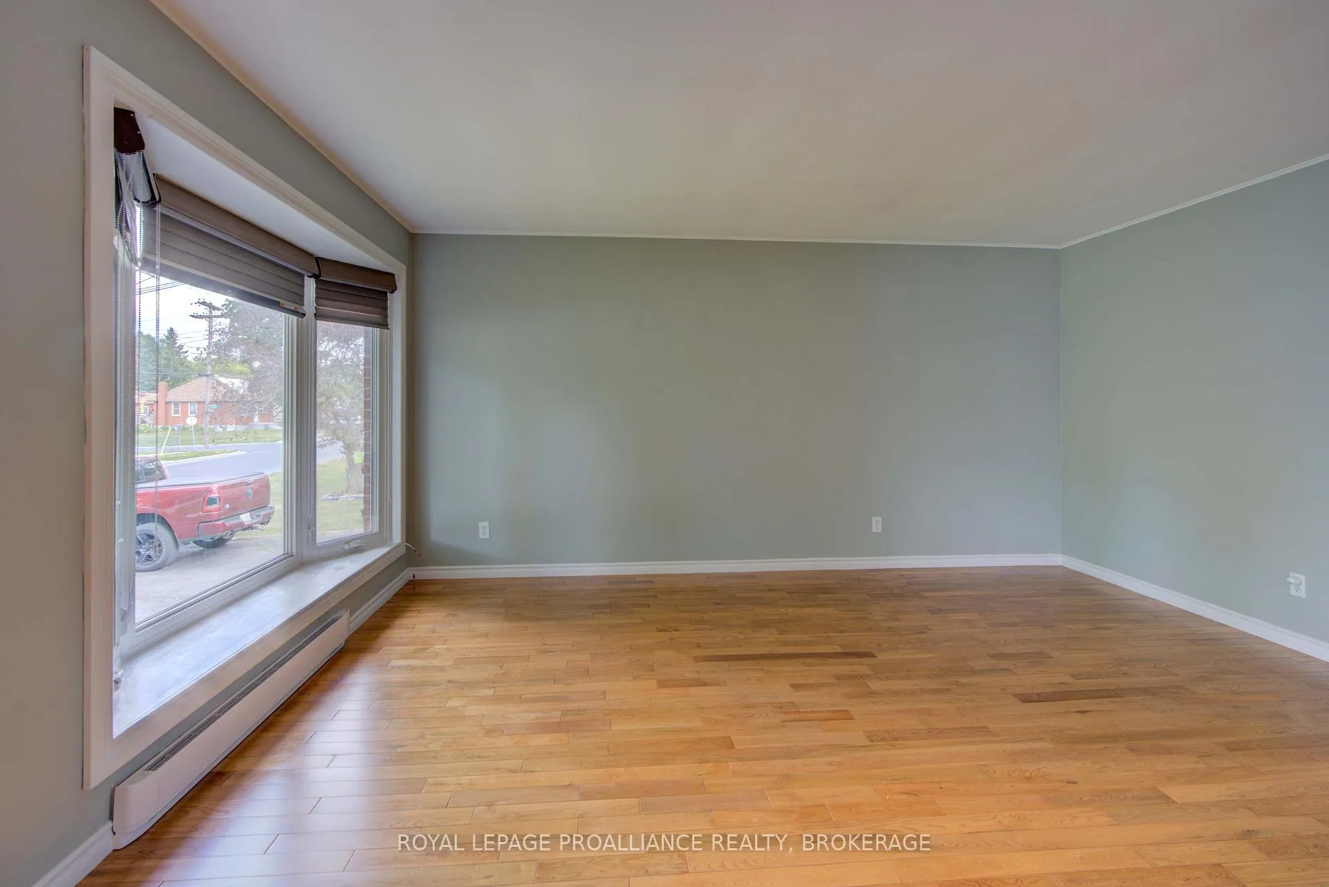 Photo 10 of 114 Drennan Street, Kingston, Rideau — HOMEH