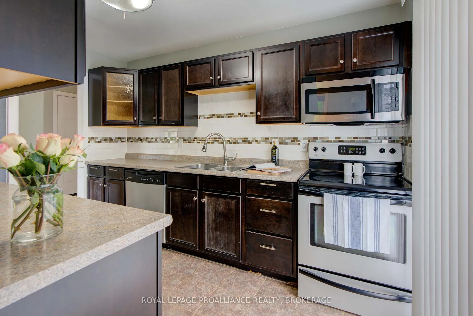 Photo 12 of 114 Drennan Street, Kingston, Rideau — HOMEH