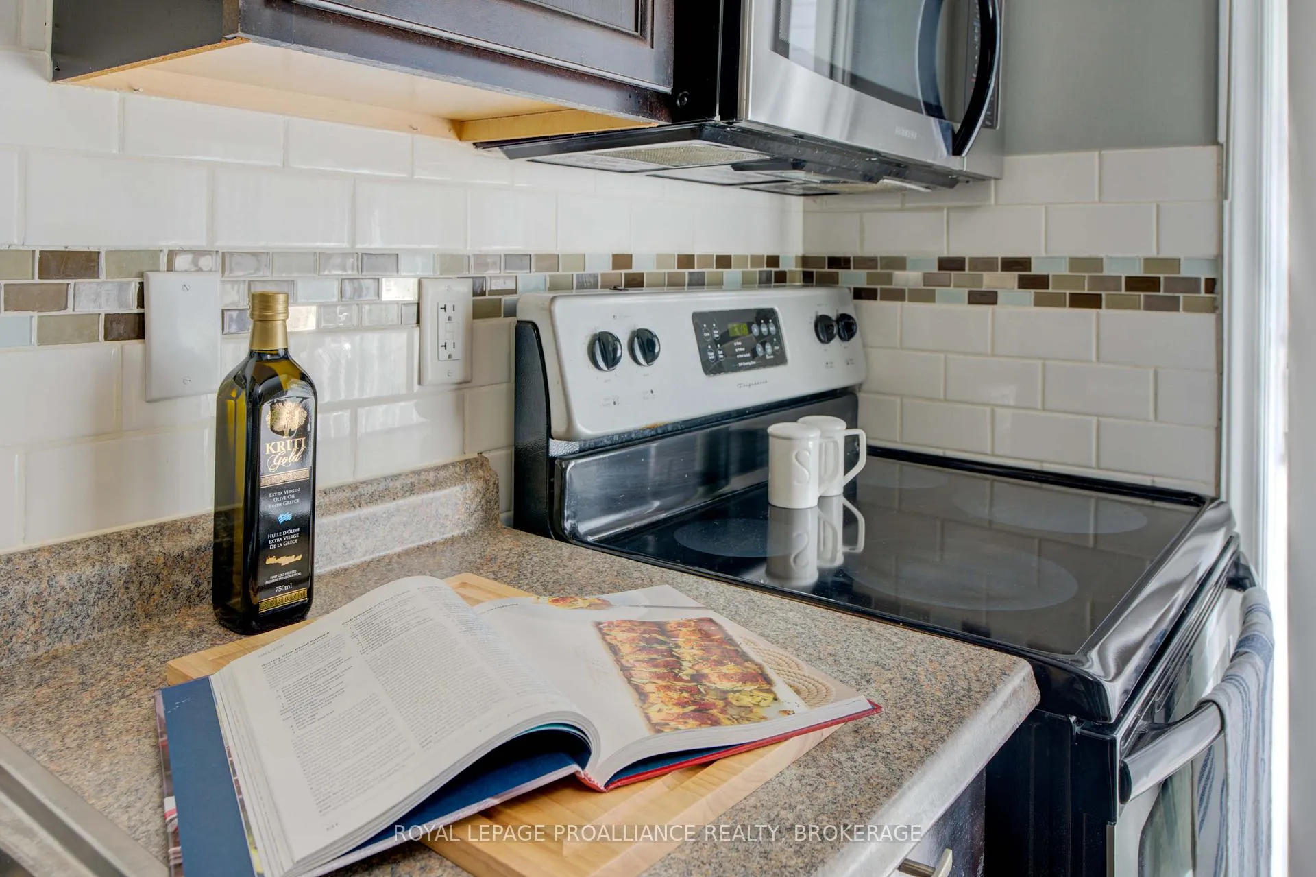 Photo 14 of 114 Drennan Street, Kingston, Rideau — HOMEH