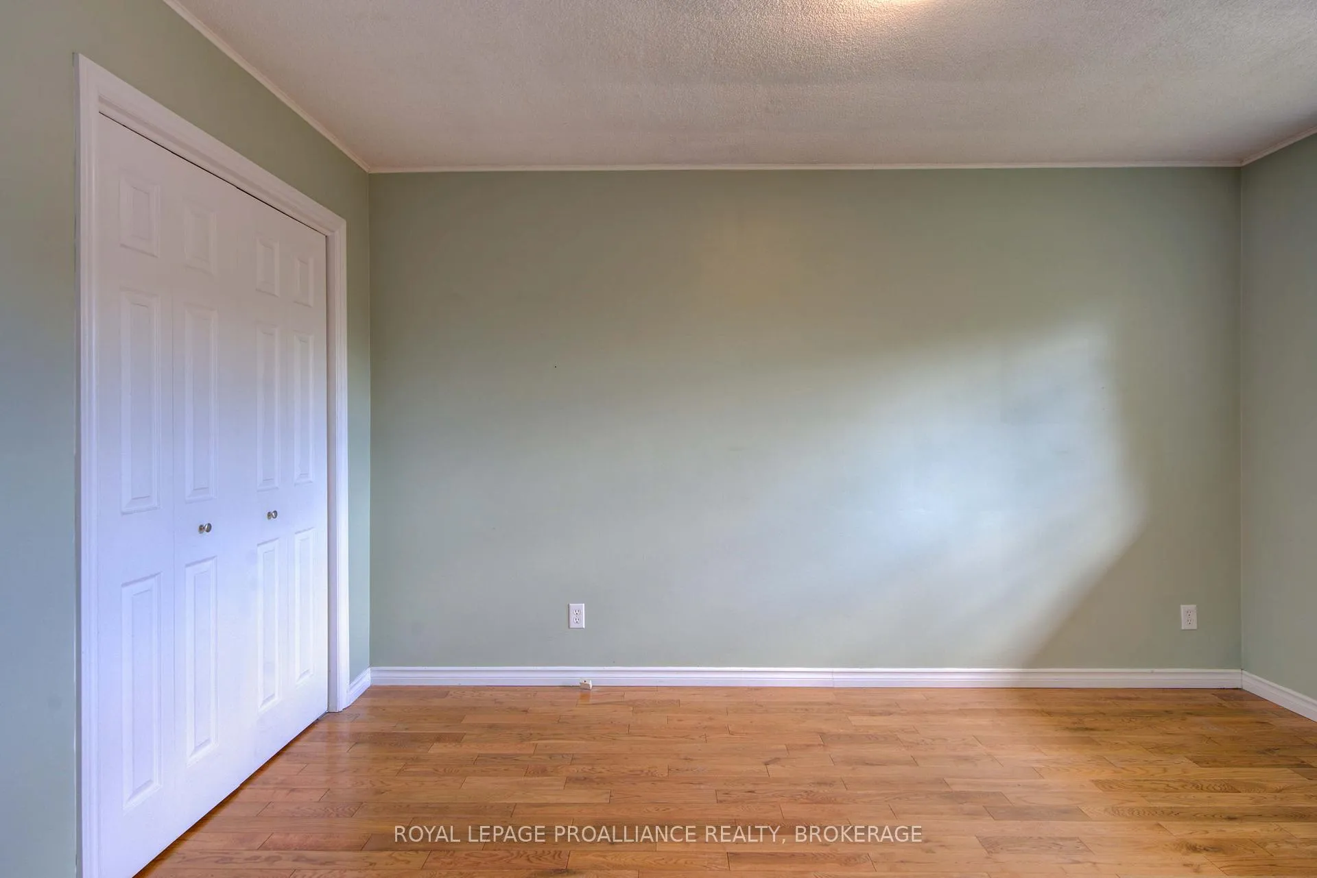 Photo 19 of 114 Drennan Street, Kingston, Rideau — HOMEH