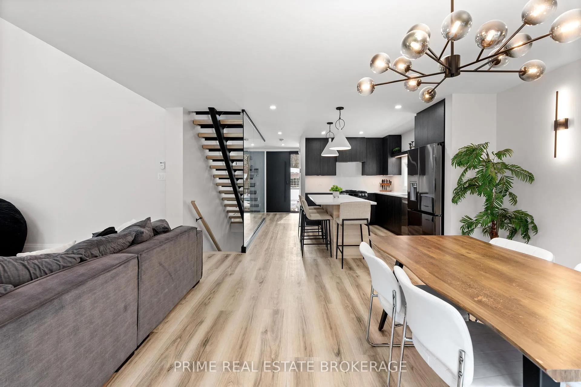Photo 8 of 35 Walker Street, Lambton Shores, Grand Bend — HOMEH