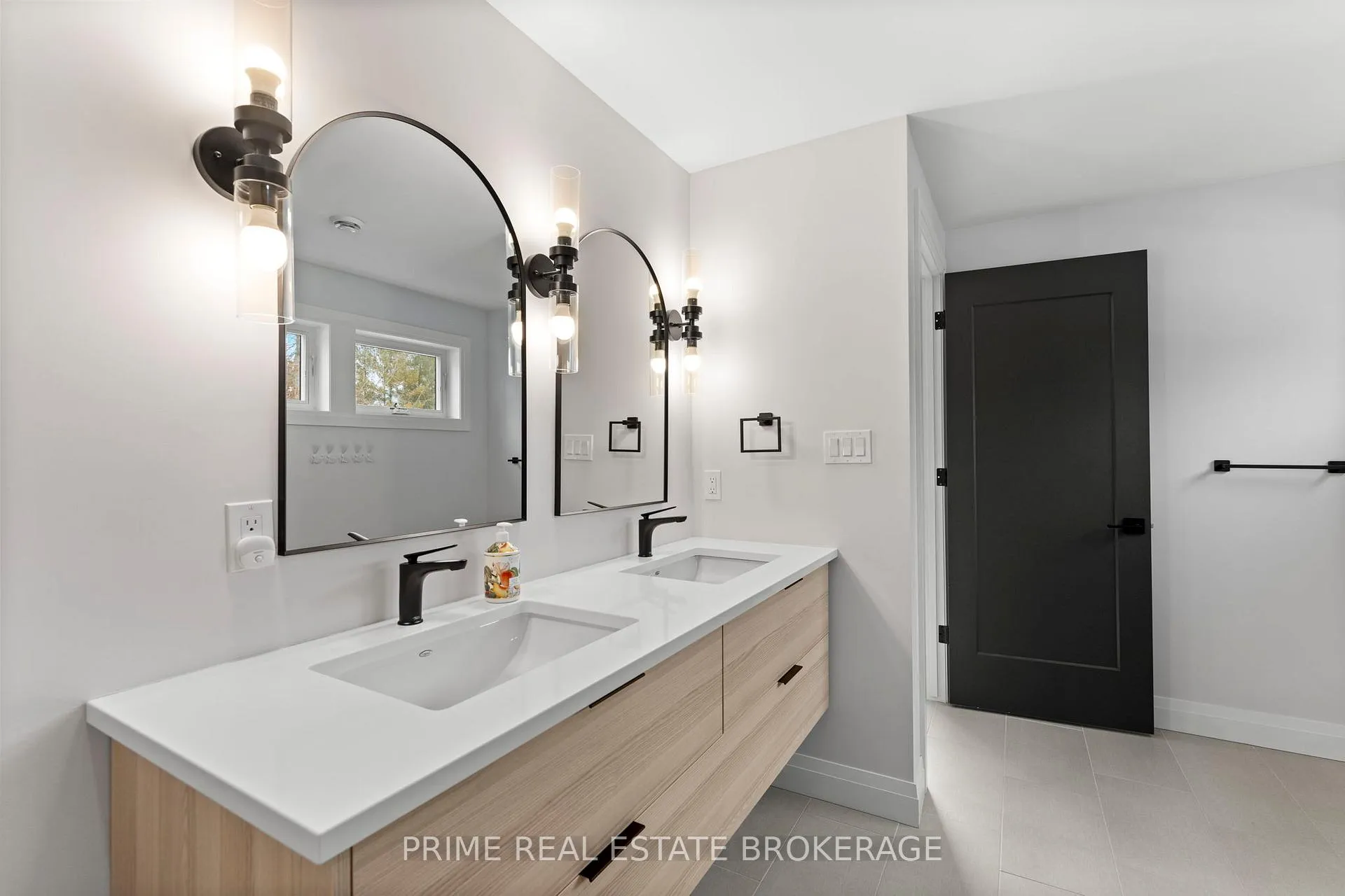 Photo 23 of 35 Walker Street, Lambton Shores, Grand Bend — HOMEH