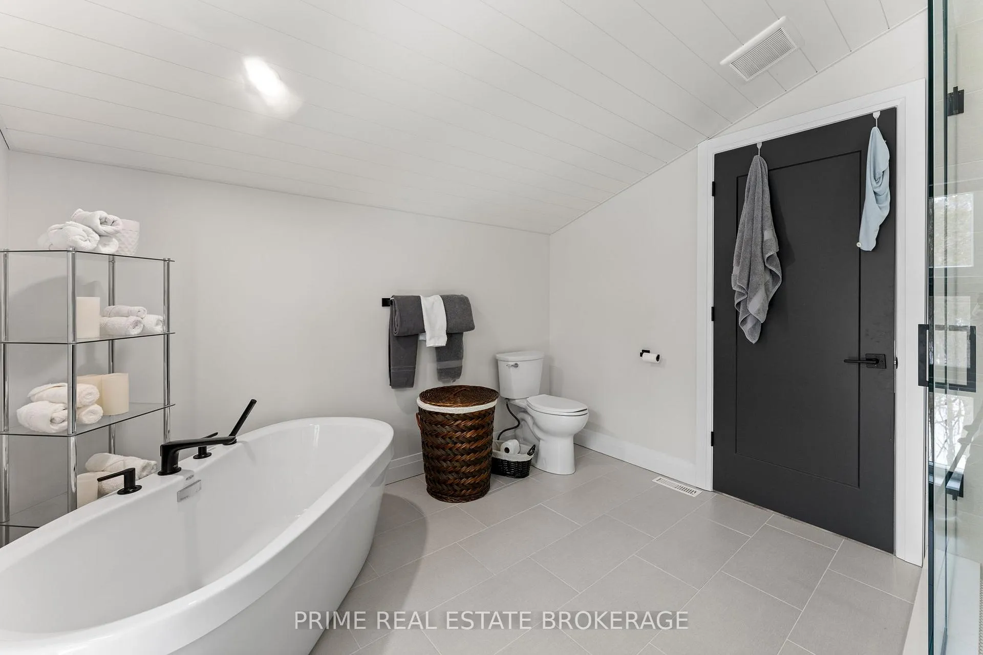 Photo 33 of 35 Walker Street, Lambton Shores, Grand Bend — HOMEH
