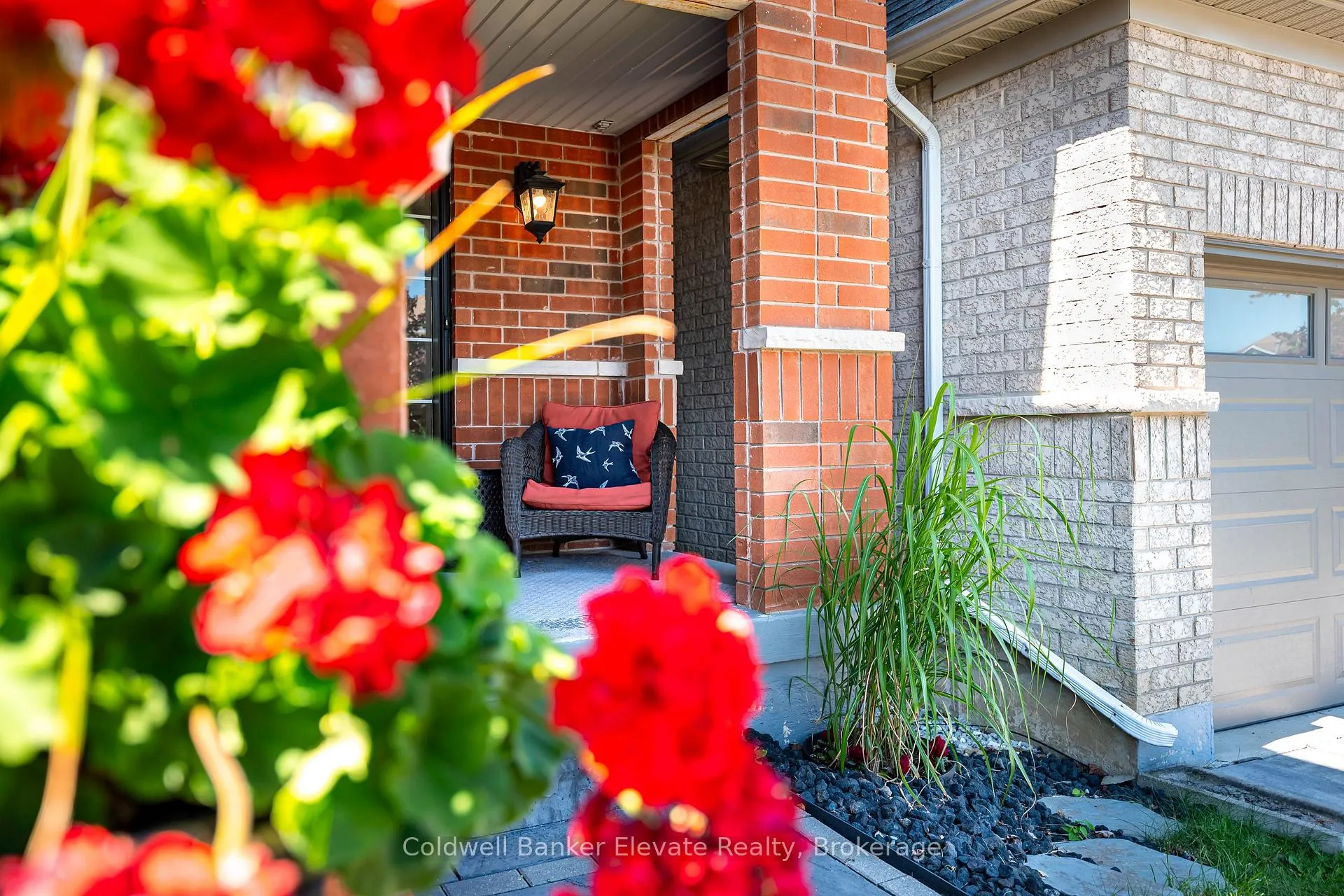 Photo 2 of 91 Snowberry Crescent, Halton Hills, Georgetown — HOMEH