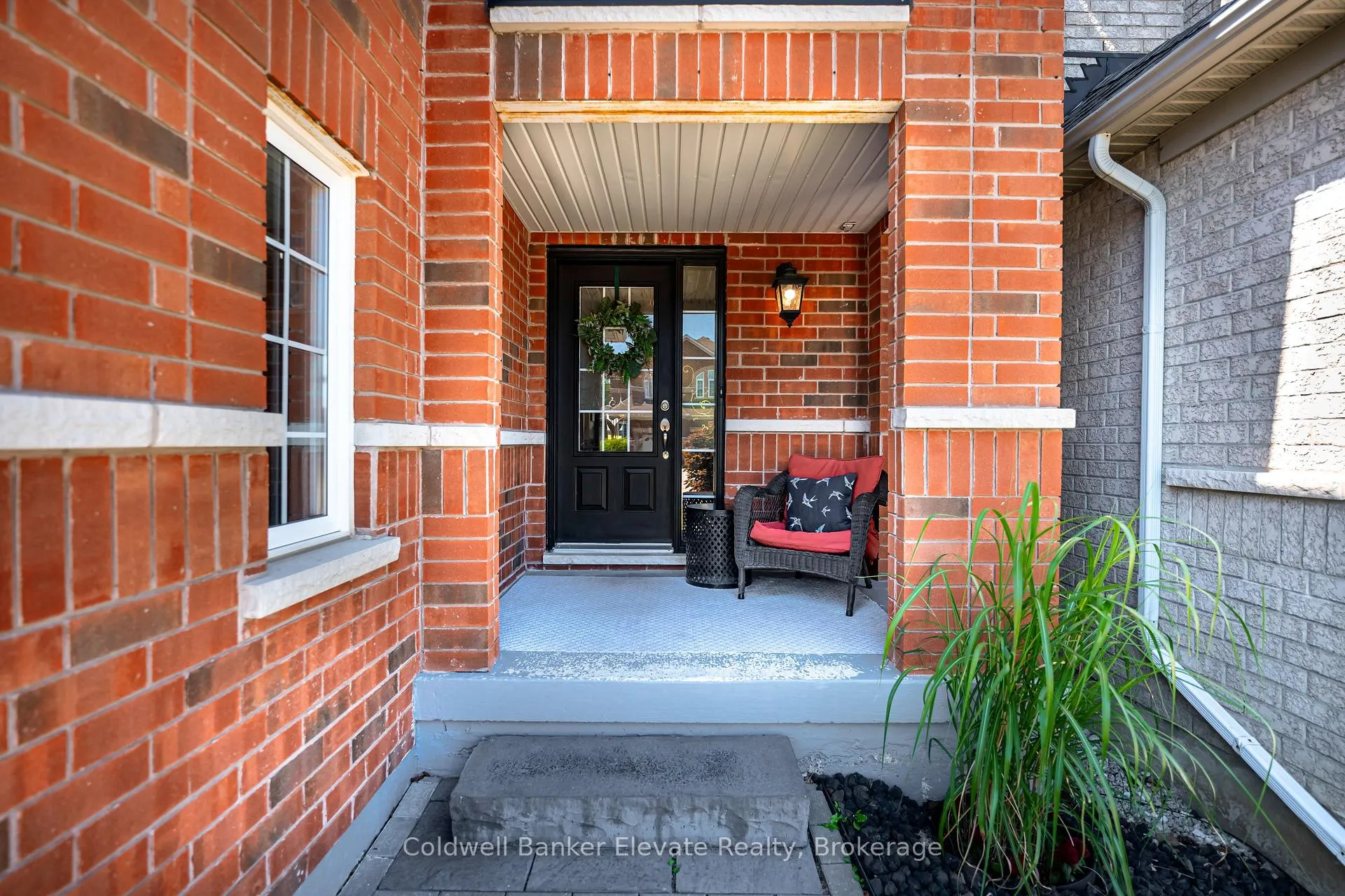 Photo 3 of 91 Snowberry Crescent, Halton Hills, Georgetown — HOMEH