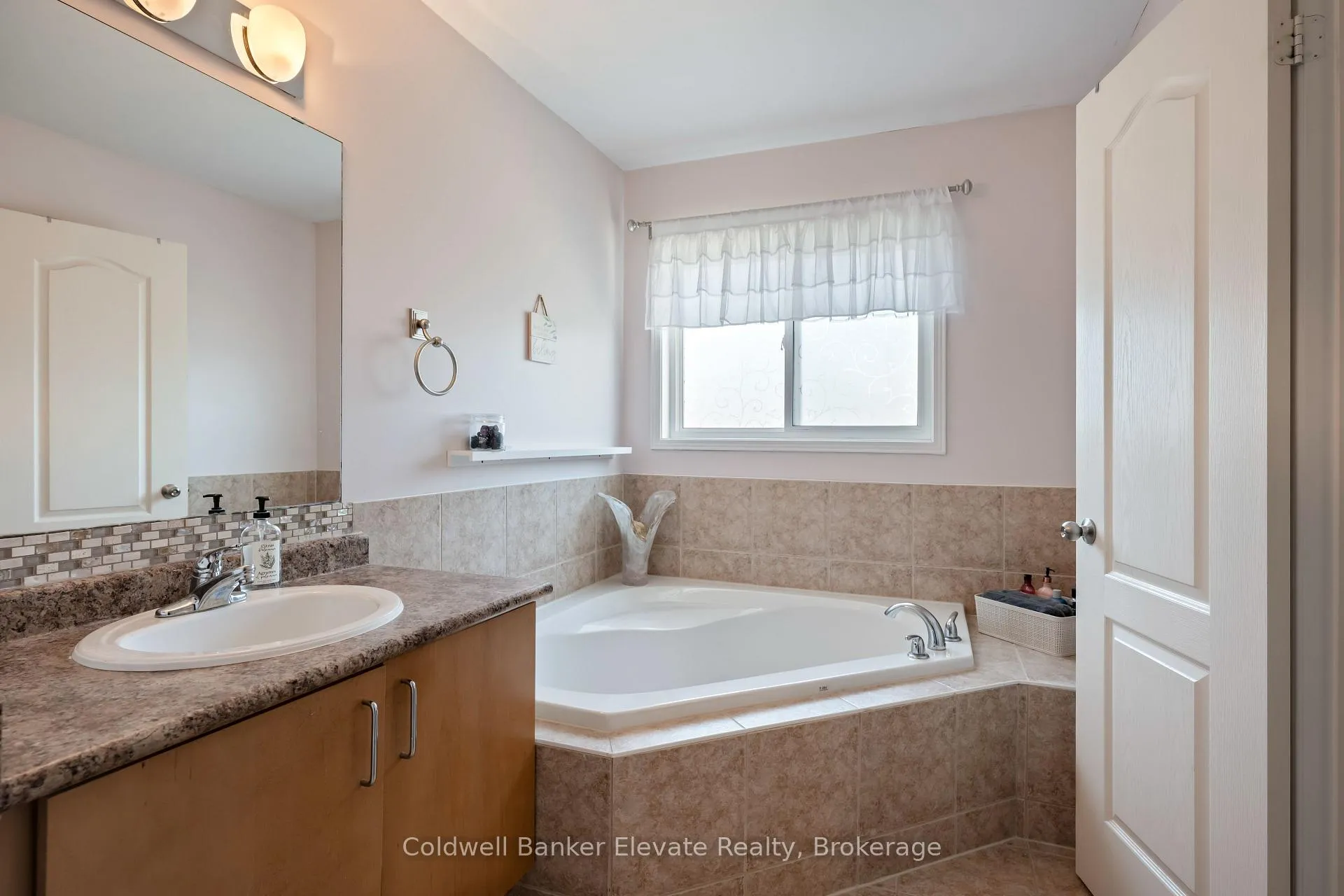Photo 42 of 91 Snowberry Crescent, Halton Hills, Georgetown — HOMEH