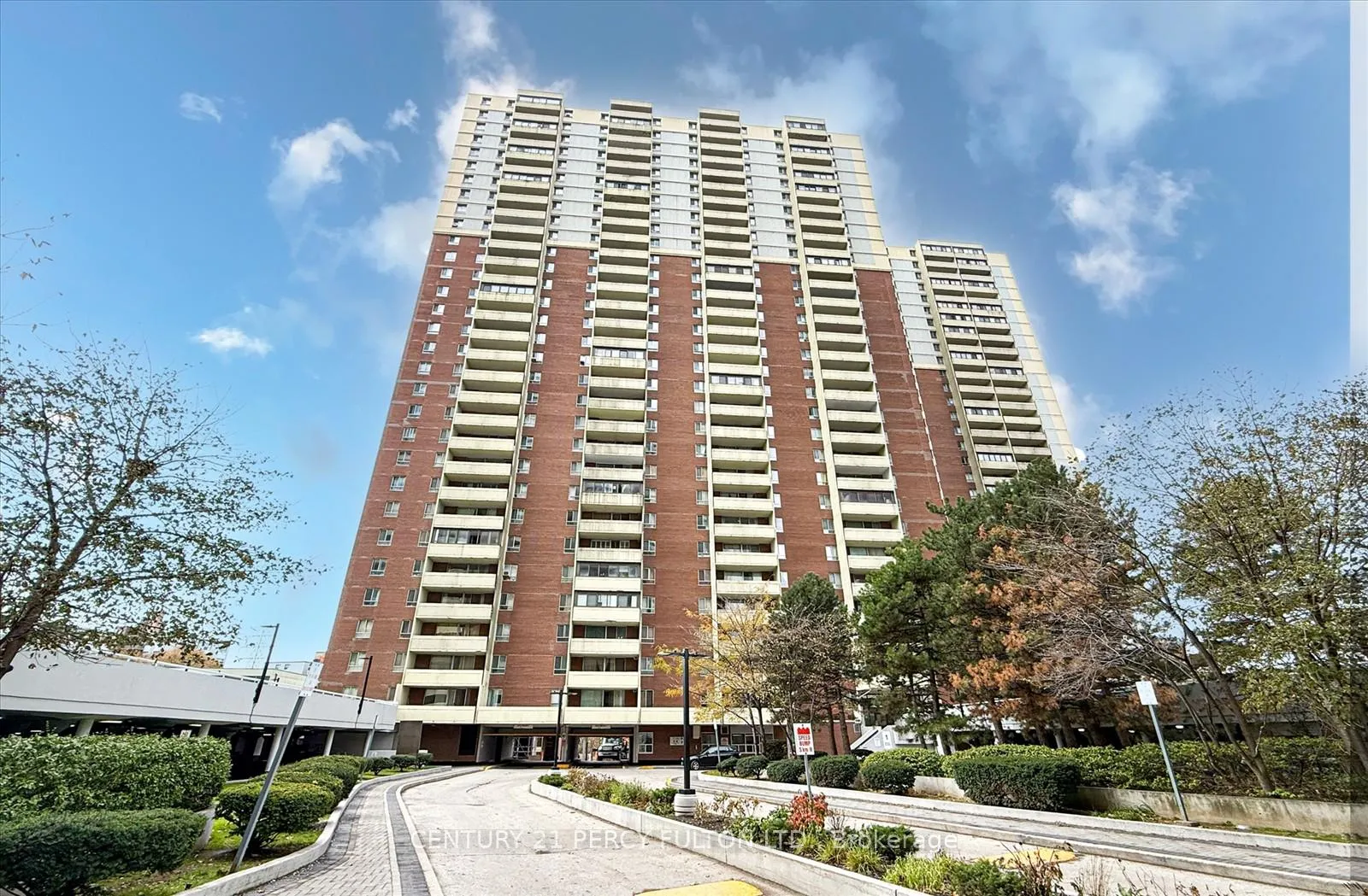 Photo 2 of Unit 816, 1 Massey Square, Toronto, Crescent Town — HOMEH