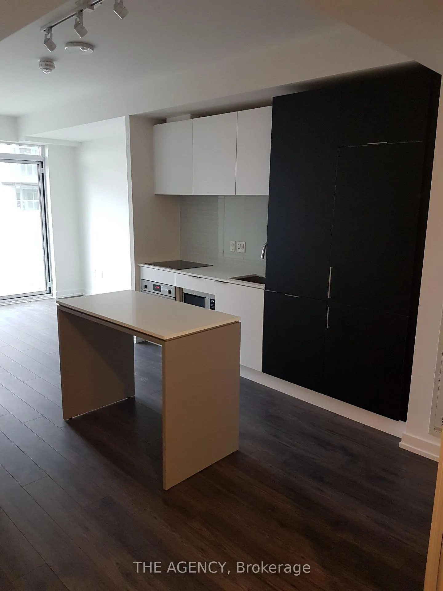 Photo 3 of Unit 721, 33 Helendale Avenue, Toronto, Yonge-Eglinton — HOMEH