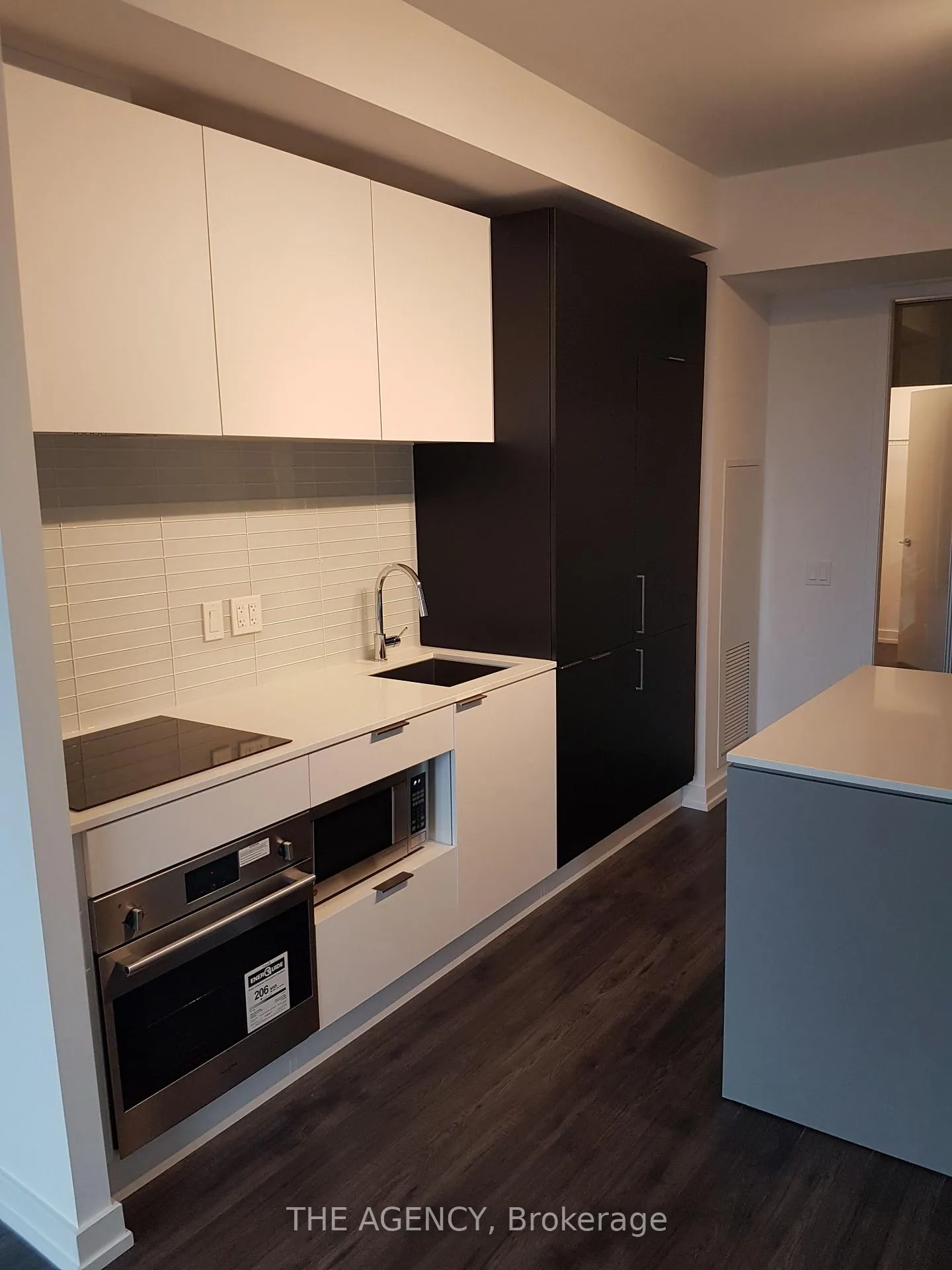 Photo 5 of Unit 721, 33 Helendale Avenue, Toronto, Yonge-Eglinton — HOMEH