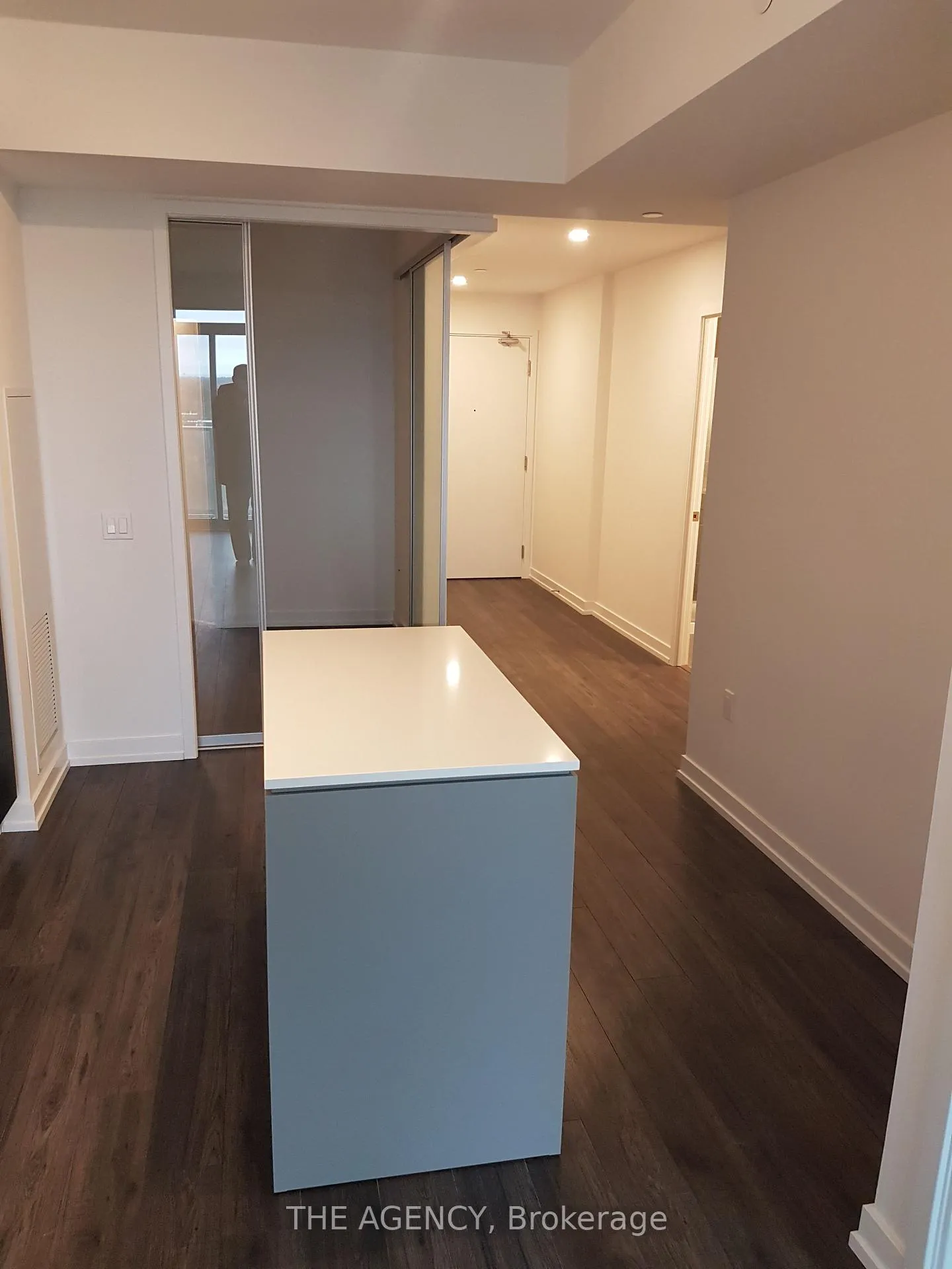 Photo 6 of Unit 721, 33 Helendale Avenue, Toronto, Yonge-Eglinton — HOMEH