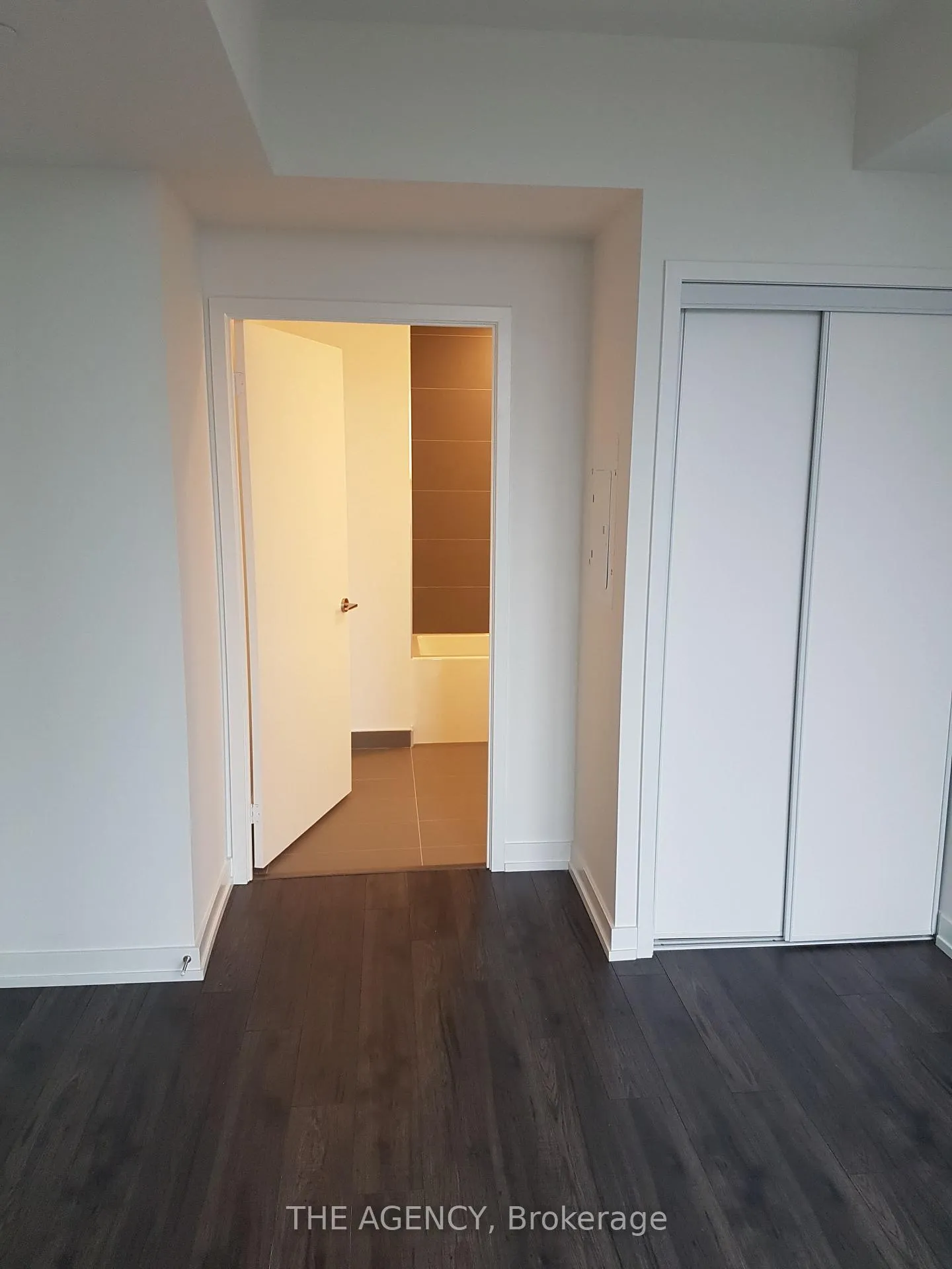 Photo 8 of Unit 721, 33 Helendale Avenue, Toronto, Yonge-Eglinton — HOMEH