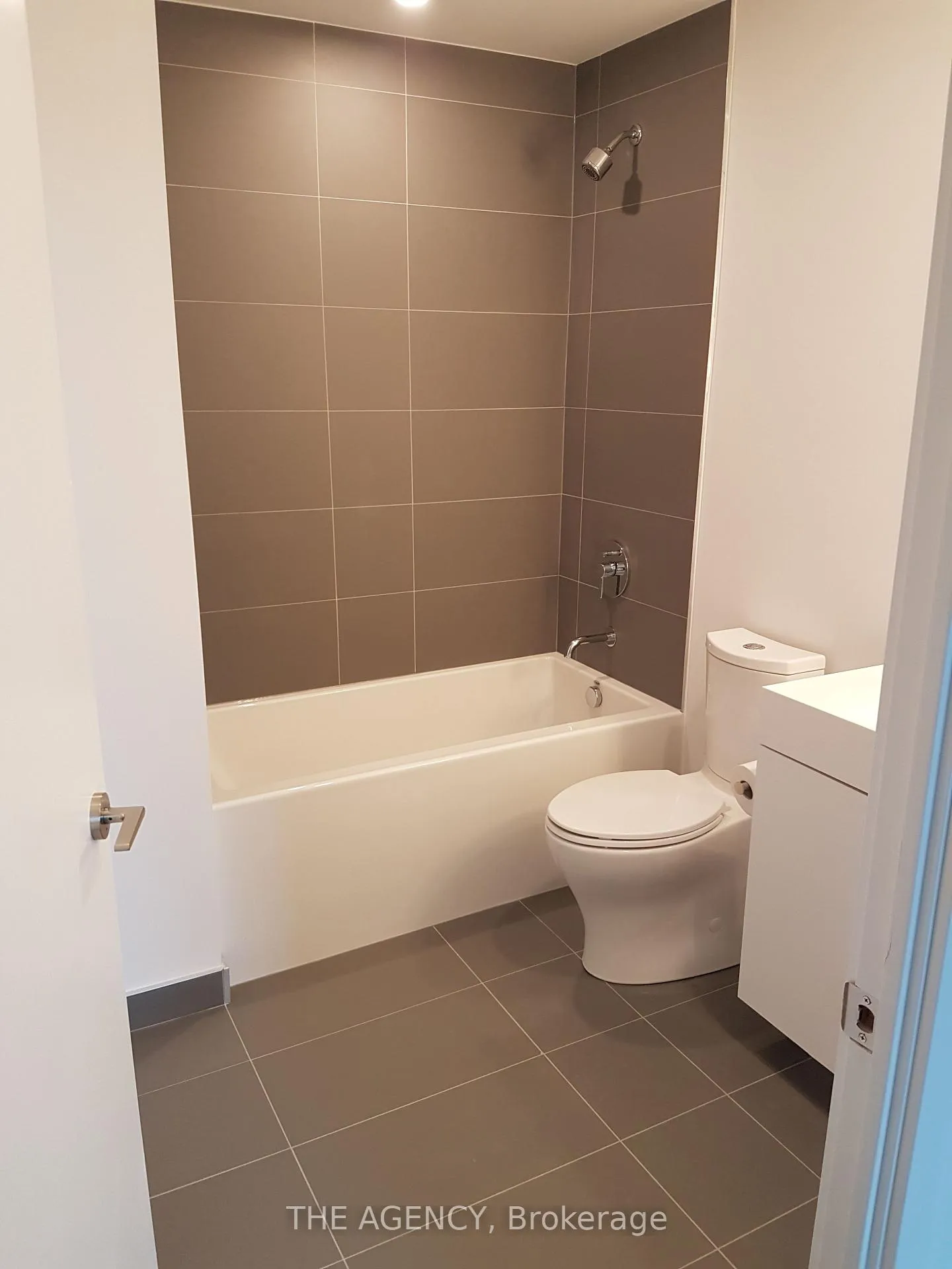 Photo 9 of Unit 721, 33 Helendale Avenue, Toronto, Yonge-Eglinton — HOMEH