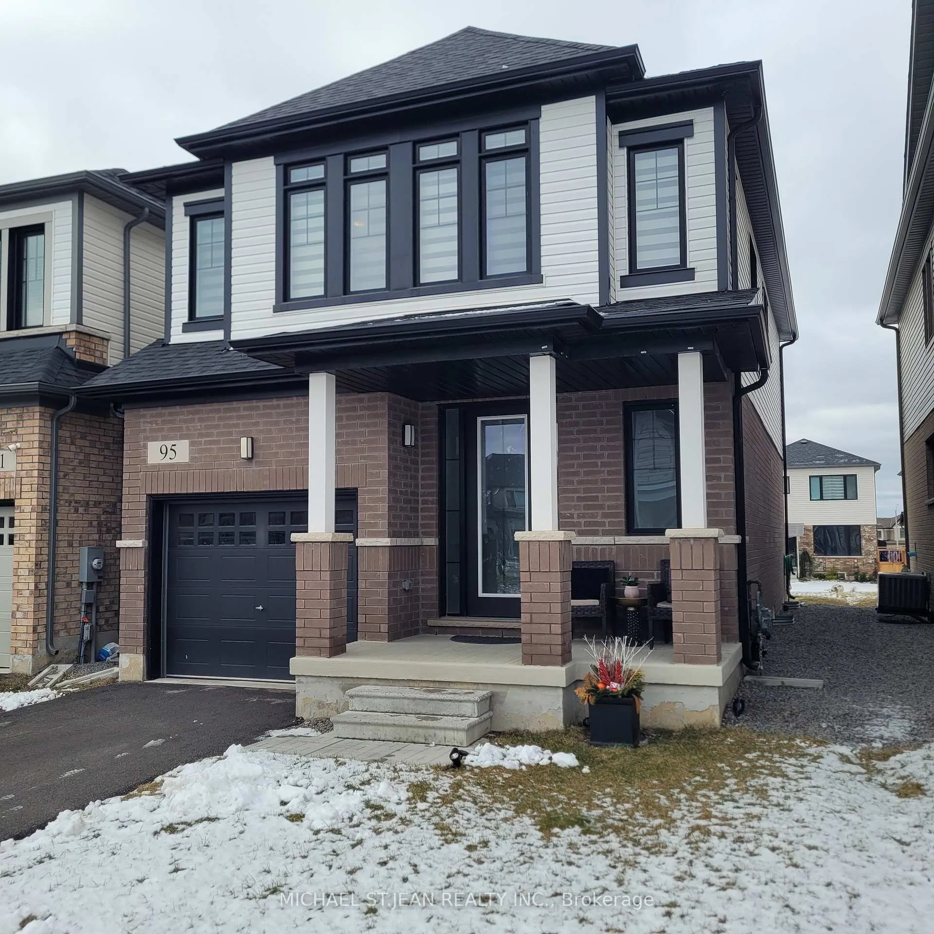 Photo 2 of 95 Fairey Crescent, Hamilton, Mount Hope — HOMEH