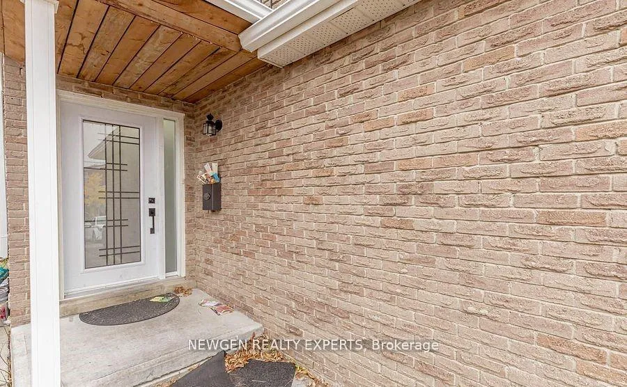 Photo 2 of 101 Banting Crescent, Brampton, Fletcher's West — HOMEH