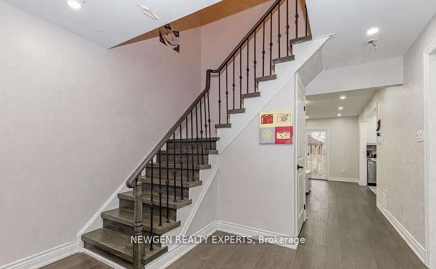 Photo 4 of 101 Banting Crescent, Brampton, Fletcher's West — HOMEH