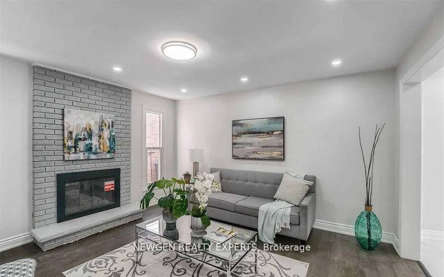 Photo 9 of 101 Banting Crescent, Brampton, Fletcher's West — HOMEH