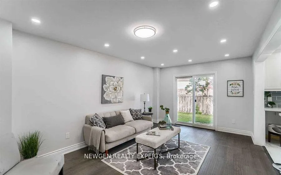 Photo 11 of 101 Banting Crescent, Brampton, Fletcher's West — HOMEH