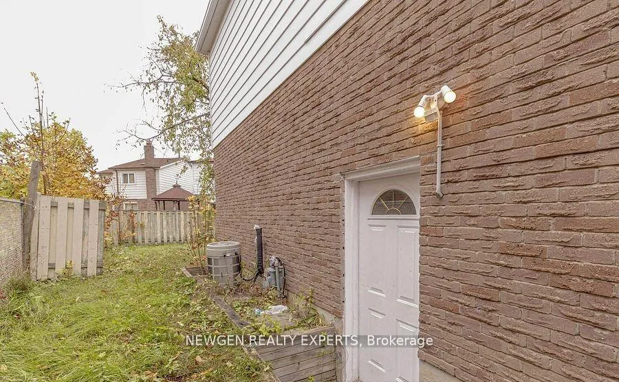 Photo 22 of 101 Banting Crescent, Brampton, Fletcher's West — HOMEH