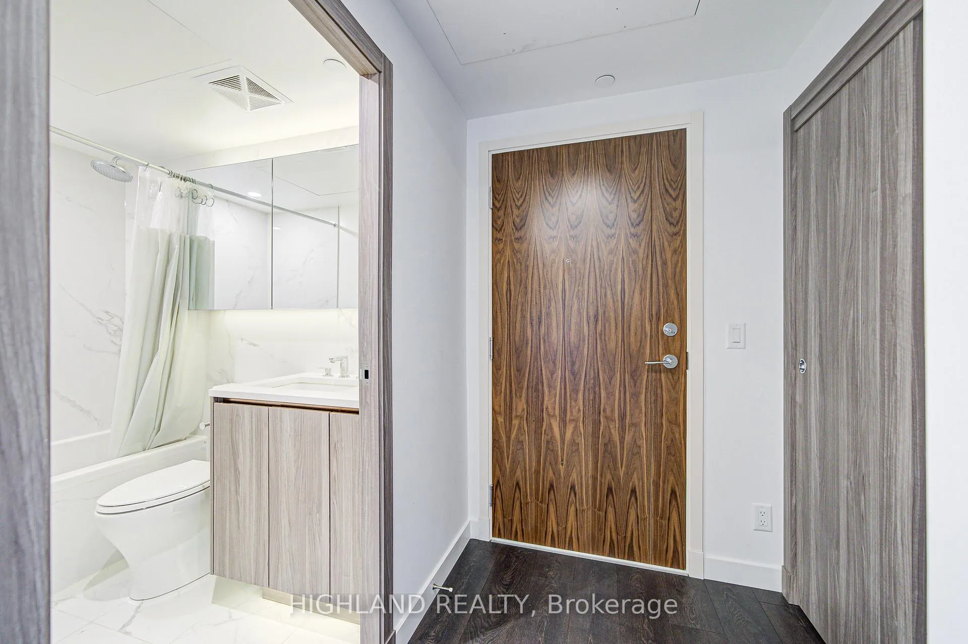 Photo 3 of Unit 608, 25 McMahon Drive, North York, Bayview Village — HOMEH