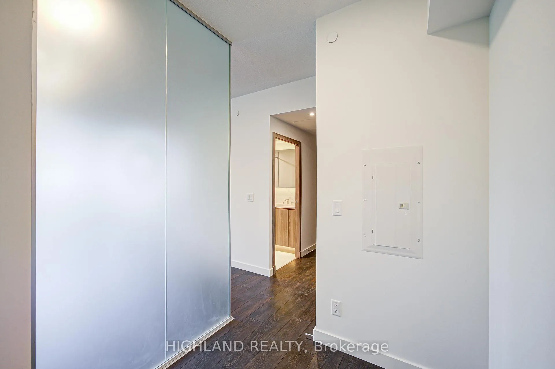 Photo 5 of Unit 608, 25 McMahon Drive, North York, Bayview Village — HOMEH