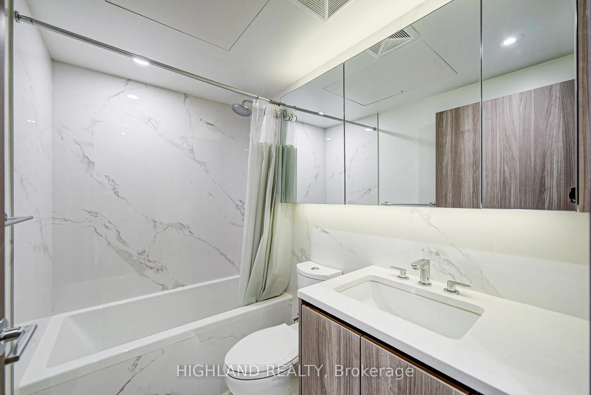 Photo 8 of Unit 608, 25 McMahon Drive, North York, Bayview Village — HOMEH