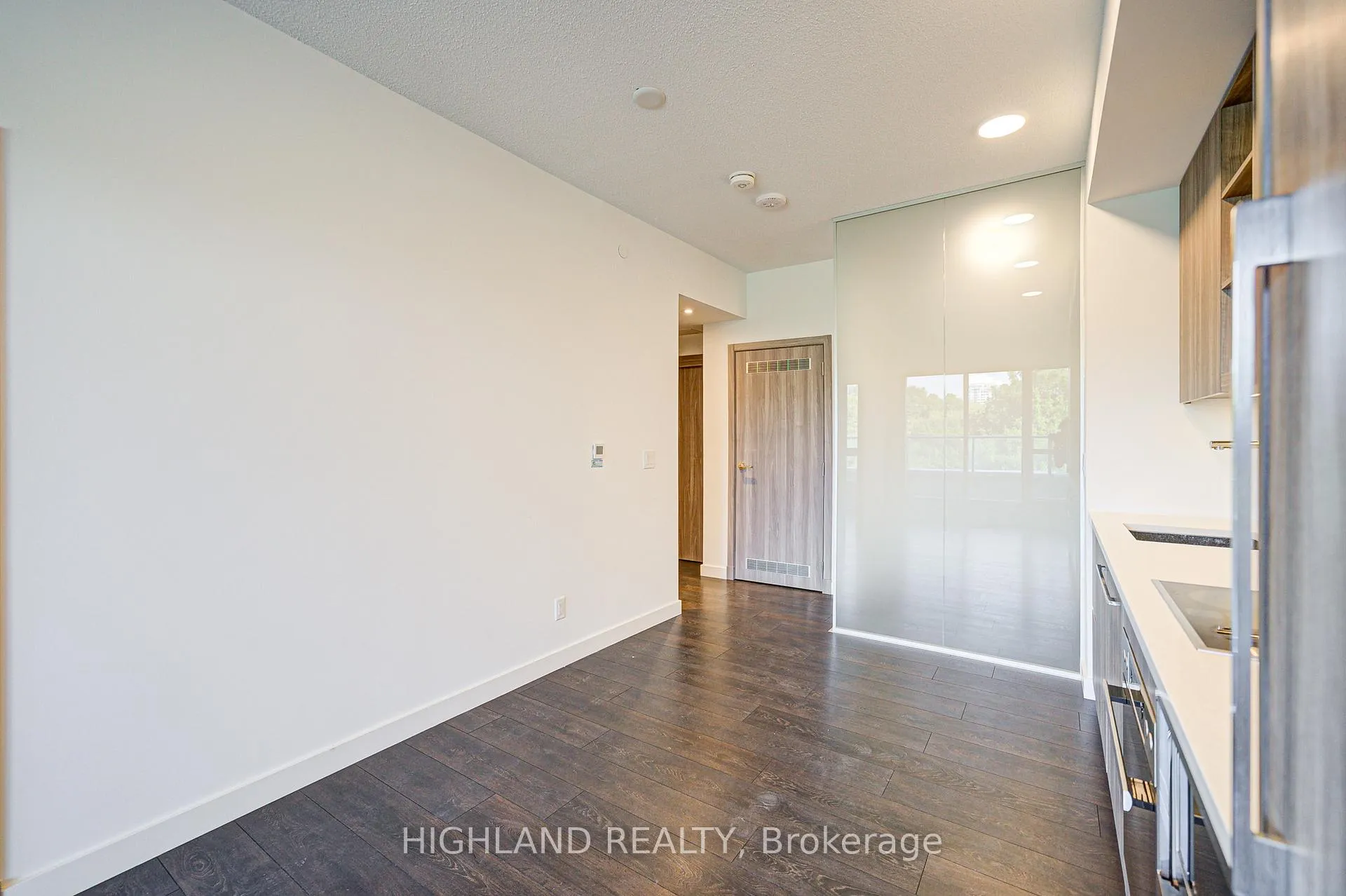 Photo 11 of Unit 608, 25 McMahon Drive, North York, Bayview Village — HOMEH