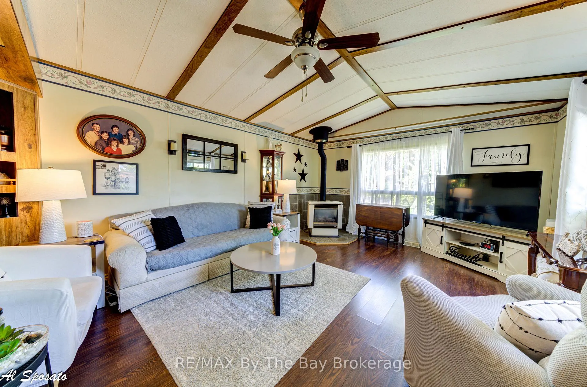 Photo 5 of 76 Georgian Glen Drive, Wasaga Beach — HOMEH