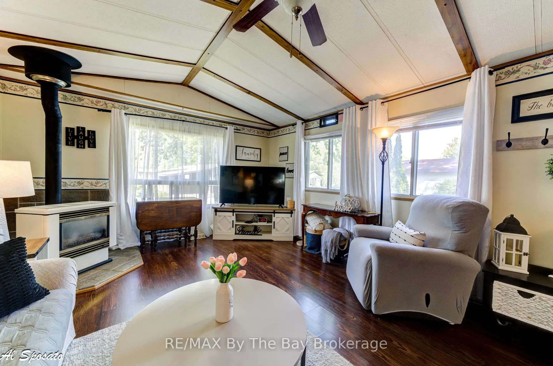 Photo 10 of 76 Georgian Glen Drive, Wasaga Beach — HOMEH