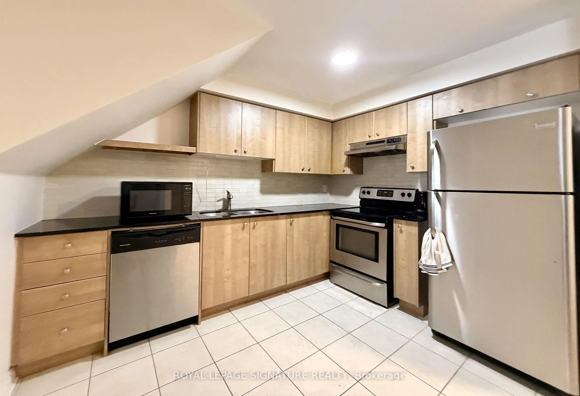 Photo 4 of Unit 7, 6063 Kingston Road, Scarborough, Highland Creek — HOMEH