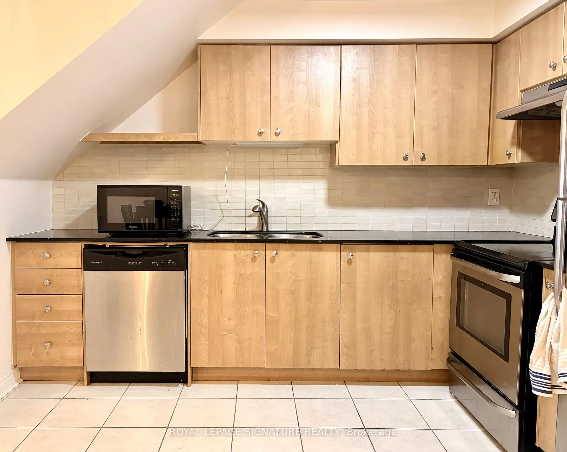 Photo 5 of Unit 7, 6063 Kingston Road, Scarborough, Highland Creek — HOMEH