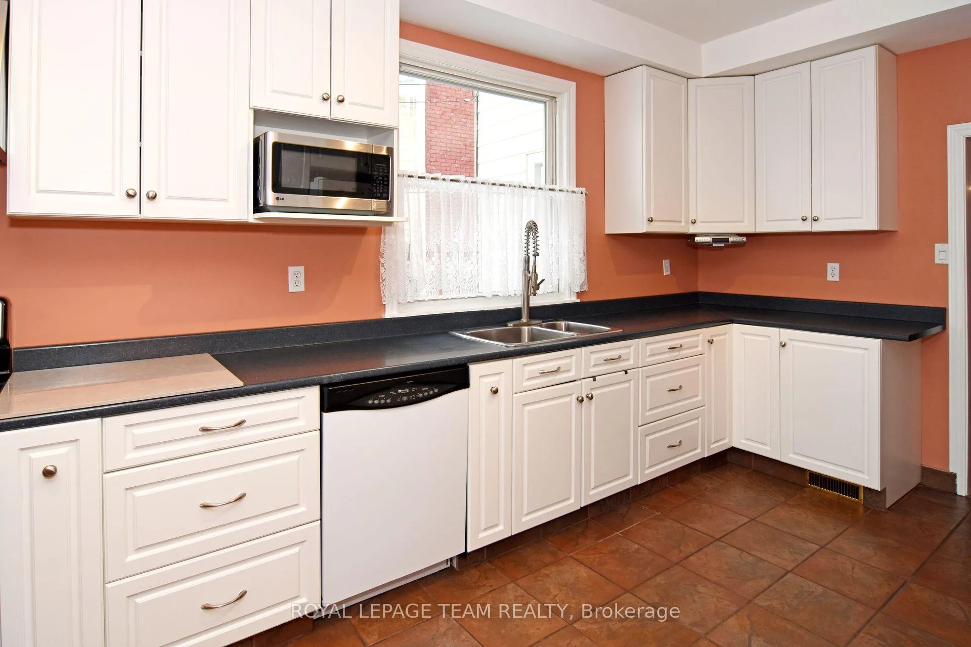 Photo 16 of 235 Cambridge Street N, Ottawa, West Centre Town — HOMEH