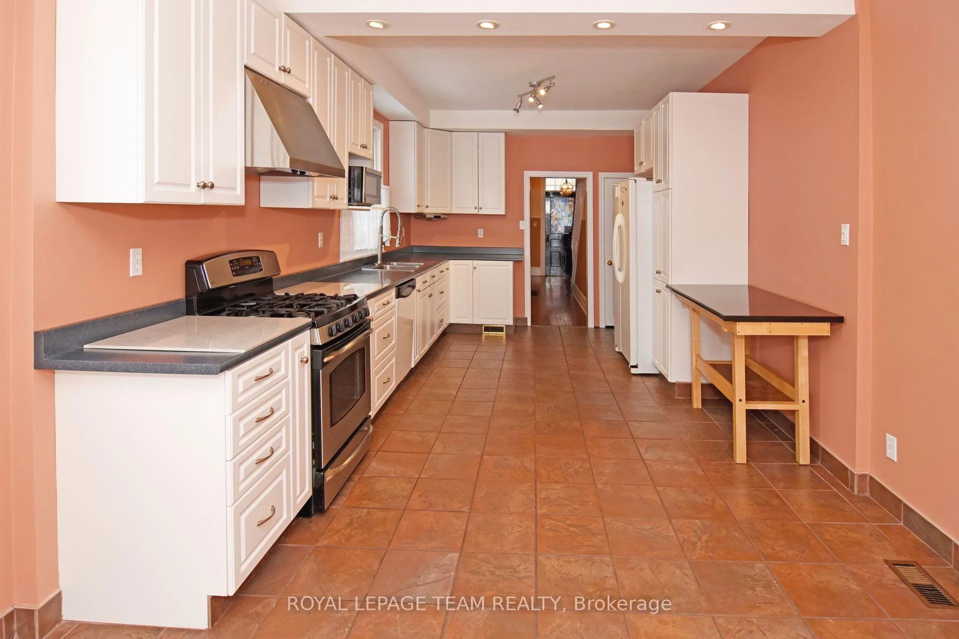 Photo 17 of 235 Cambridge Street N, Ottawa, West Centre Town — HOMEH