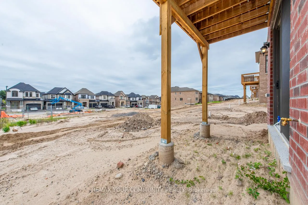 Photo 10 of 110 James Walker Avenue, Caledon, Caledon East — HOMEH