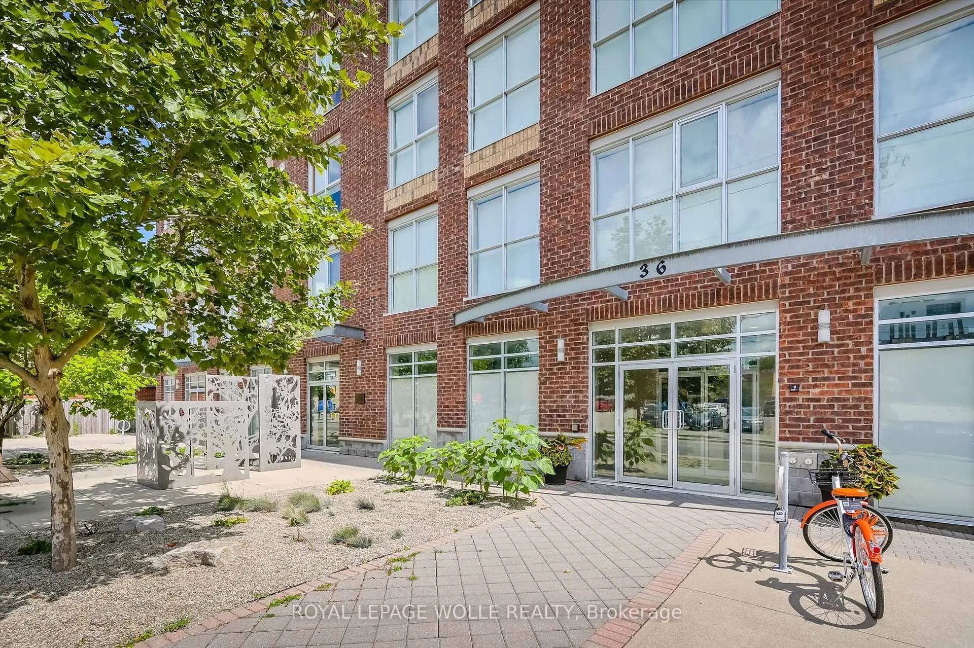 Photo 6 of Unit 302, 36 Regina Street N, Waterloo — HOMEH