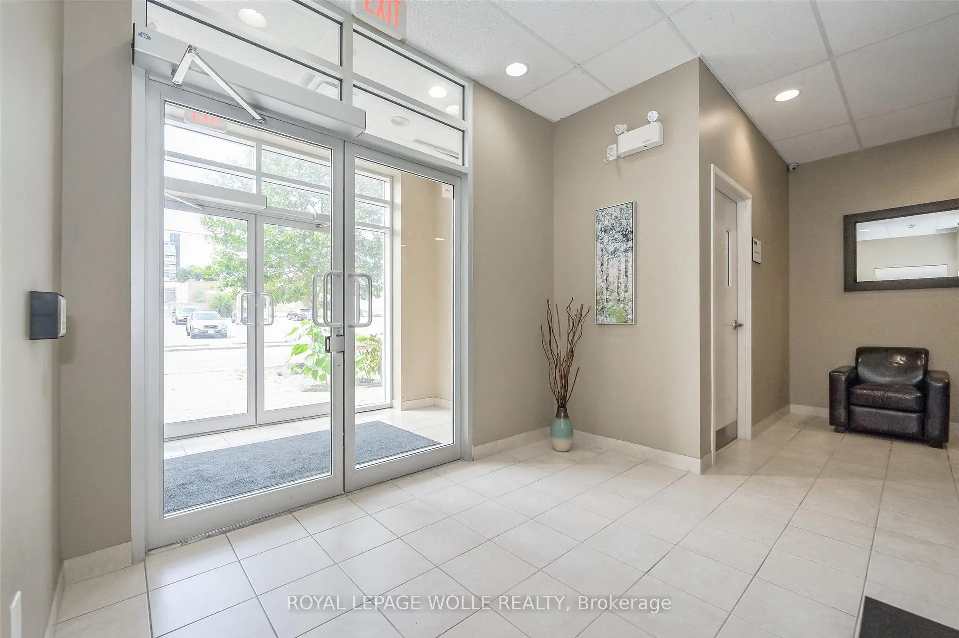 Photo 7 of Unit 302, 36 Regina Street N, Waterloo — HOMEH