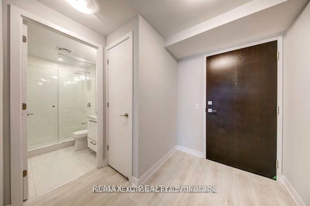 Photo 3 of Unit 1010, 2221 Yonge Street, Toronto, Mount Pleasant West — HOMEH