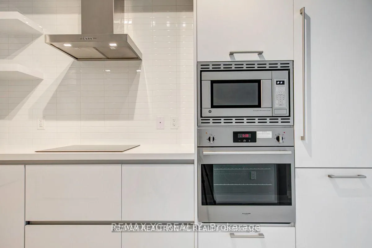 Photo 10 of Unit 1010, 2221 Yonge Street, Toronto, Mount Pleasant West — HOMEH