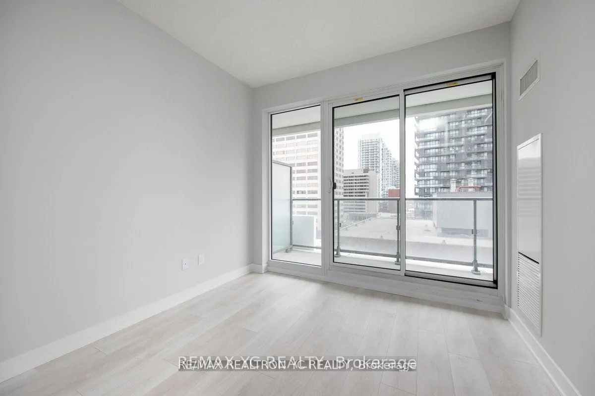 Photo 15 of Unit 1010, 2221 Yonge Street, Toronto, Mount Pleasant West — HOMEH