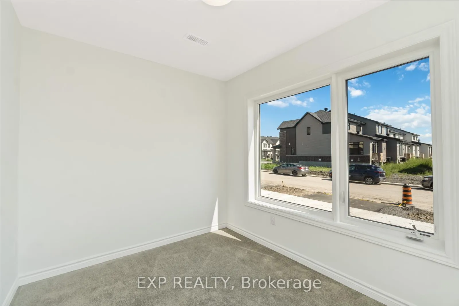 Photo 5 of 215 Darjeeling Avenue, Ottawa, Barrhaven - Heritage Park — HOMEH