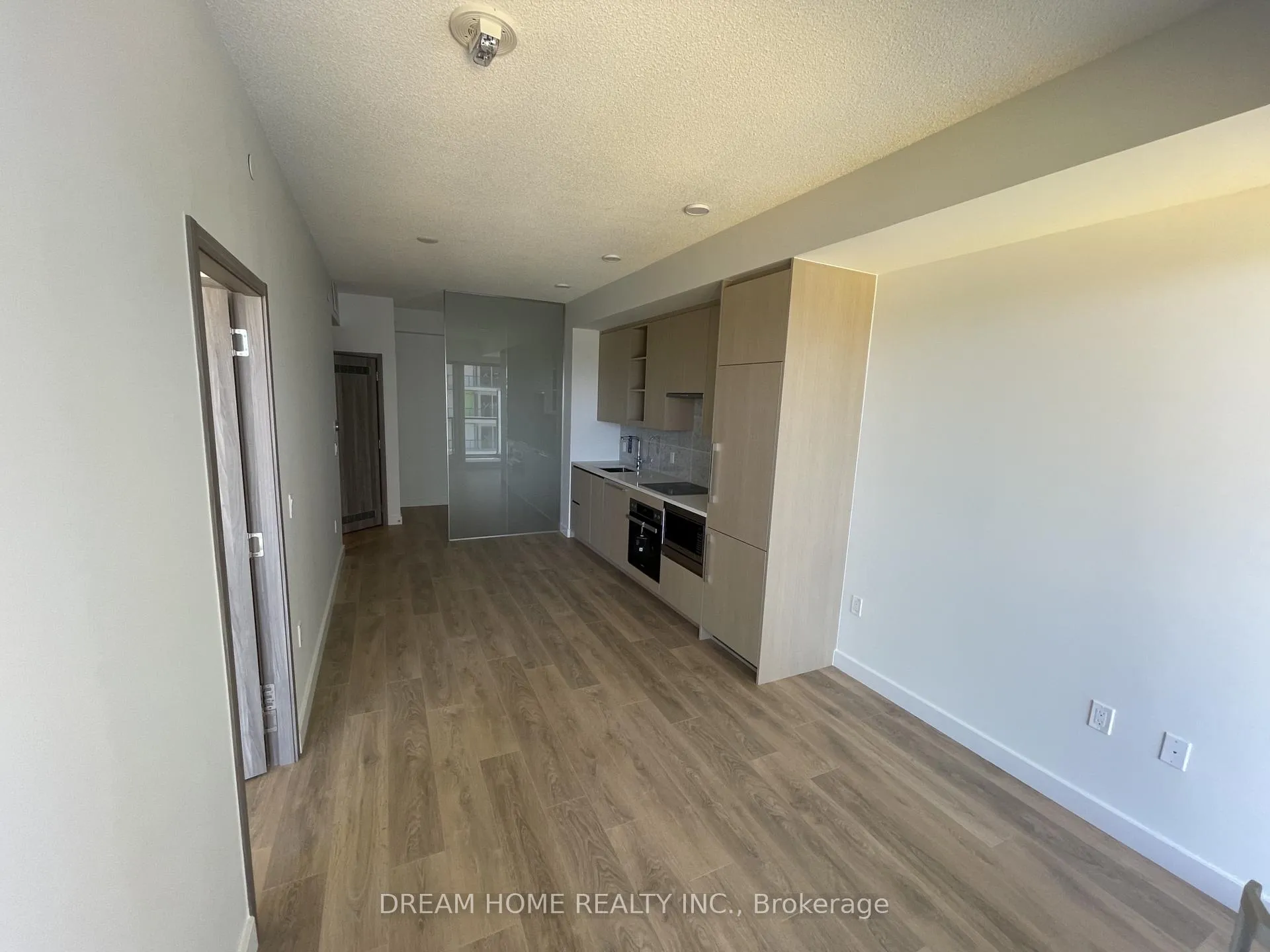 Photo 3 of Unit 701, 85 McMahon Drive, North York, Bayview Village — HOMEH