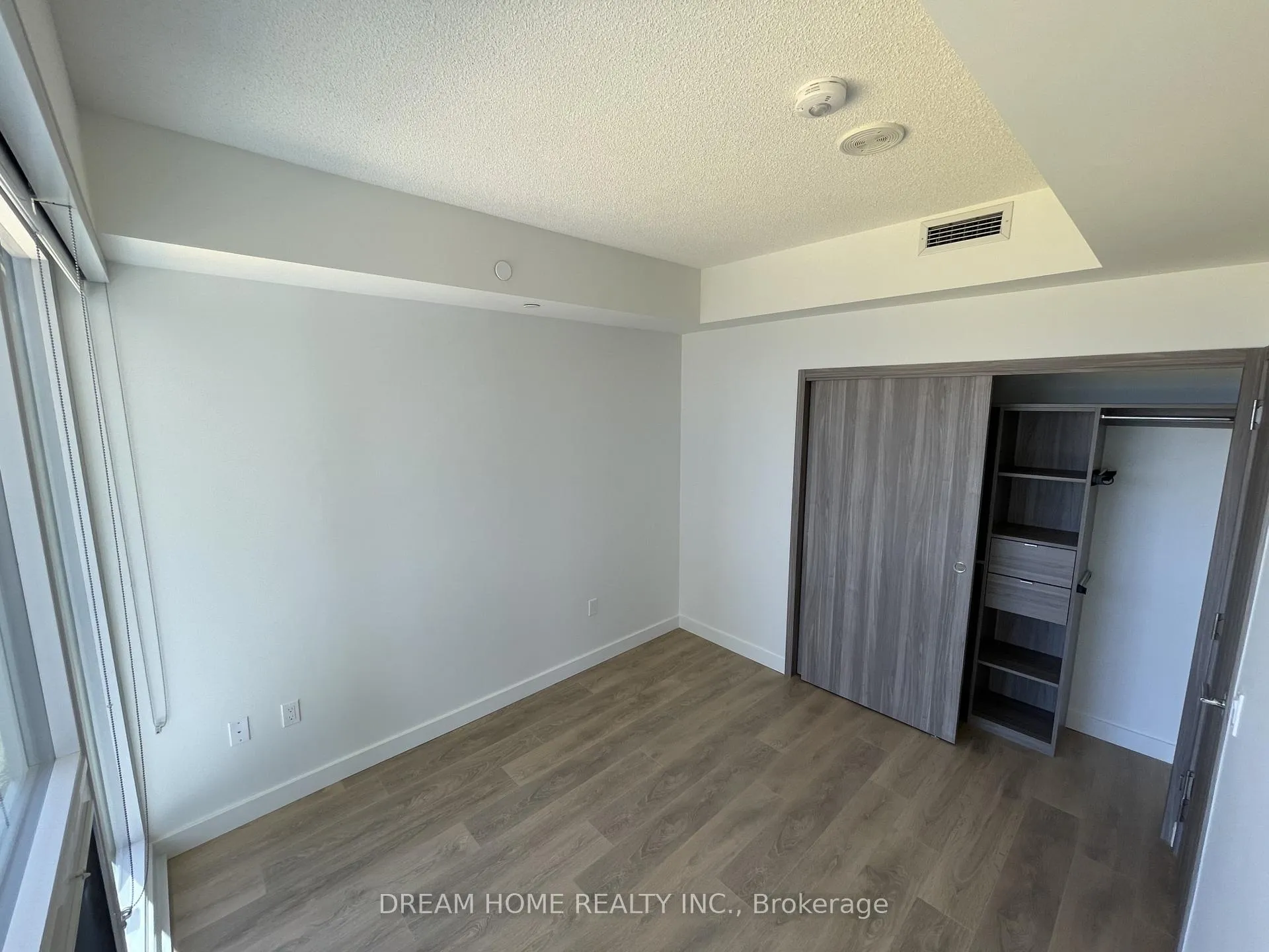 Photo 4 of Unit 701, 85 McMahon Drive, North York, Bayview Village — HOMEH